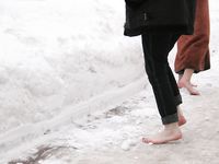 Feet - Julia A + Nastya - 2005-03-15 In public without shoes