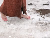 Feet - Julia A + Nastya - 2005-03-15 In public without shoes