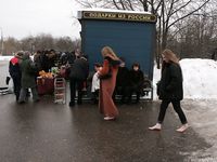 Feet - Julia A + Nastya - 2005-03-15 In public without shoes