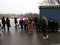 Feet - Julia A + Nastya - 2005-03-15 In public without shoes