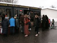 Feet - Julia A + Nastya - 2005-03-15 In public without shoes