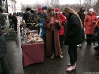 Feet - Julia A + Nastya - 2005-03-15 In public without shoes