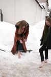 Feet - Julia A + Nastya - 2005-03-15 In public without shoes
