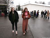 Feet - Julia A + Nastya - 2005-03-15 In public without shoes