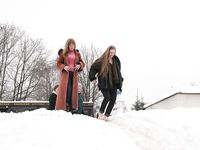 Feet - Julia A + Nastya - 2005-03-15 In public without shoes