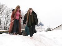 Feet - Julia A + Nastya - 2005-03-15 In public without shoes