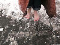 Feet - Julia A + Nastya - 2005-03-15 In public without shoes