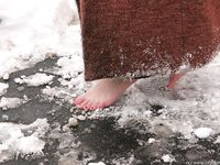 Feet - Julia A + Nastya - 2005-03-15 In public without shoes