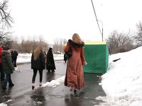 Feet - Julia A + Nastya - 2005-03-15 In public without shoes