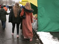 Feet - Julia A + Nastya - 2005-03-15 In public without shoes