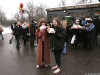 Feet - Julia A + Nastya - 2005-03-15 In public without shoes