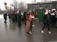 Feet - Julia A + Nastya - 2005-03-15 In public without shoes