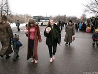 Feet - Julia A + Nastya - 2005-03-15 In public without shoes