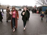 Feet - Julia A + Nastya - 2005-03-15 In public without shoes