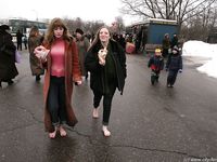 Feet - Julia A + Nastya - 2005-03-15 In public without shoes