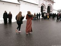 Feet - Julia A + Nastya - 2005-03-15 In public without shoes