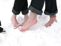 Feet - Julia A + Nastya - 2005-03-15 In public without shoes