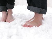 Feet - Julia A + Nastya - 2005-03-15 In public without shoes