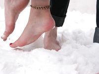 Feet - Julia A + Nastya - 2005-03-15 In public without shoes