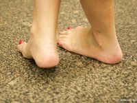 Feet - Julia A - 2006-01-22 Barefoot shopping