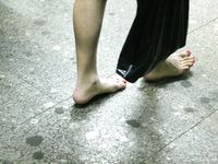 Feet - Julia A - 2006-01-22 Barefoot shopping