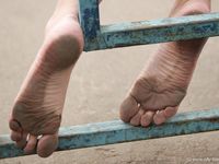 Feet - Julia A - 2006-01-22 Barefoot shopping