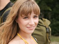 Feet - Julia A - 2006-01-22 Barefoot shopping