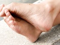 Feet - Julia A - 2007-09-18 Sexy feet in the crowded city