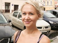 Feet - Julia C + Unknown brunette - 2012-01-08 Weekend shopping