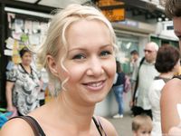 Feet - Julia C + Unknown brunette - 2012-01-08 Weekend shopping