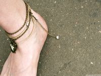 Feet - Julia C + Unknown brunette - 2012-01-08 Weekend shopping