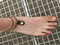 Feet - Julia C + Unknown brunette - 2012-01-08 Weekend shopping