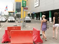 Feet - Julia C + Unknown brunette - 2012-01-08 Weekend shopping