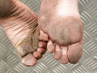 Feet - Julia C + Unknown brunette - 2012-01-08 Weekend shopping