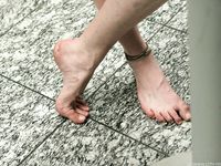 Feet - Julia C + Unknown brunette - 2012-01-08 Weekend shopping