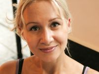 Feet - Julia C + Unknown brunette - 2012-01-08 Weekend shopping