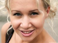 Feet - Julia C + Unknown brunette - 2012-01-08 Weekend shopping