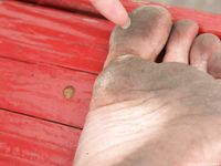 Feet - Julia C + Unknown brunette - 2012-01-08 Weekend shopping