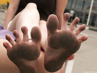 Feet - Julia C + Unknown brunette - 2012-01-08 Weekend shopping