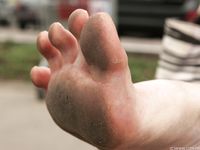 Feet - Julia C + Unknown brunette - 2012-01-08 Weekend shopping