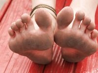 Feet - Julia C + Unknown brunette - 2012-01-08 Weekend shopping