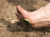 Feet - Julia C + Unknown brunette - 2012-01-08 Weekend shopping