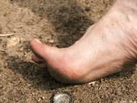 Feet - Julia C + Unknown brunette - 2012-01-08 Weekend shopping