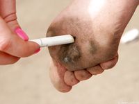 Feet - Julia D - 2011-08-04 Gloomy day