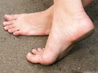 Feet - Julia E - 2011-11-28 Evening barefoot stroll