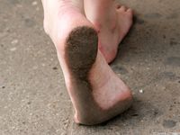 Feet - Julia E - 2011-11-28 Evening barefoot stroll