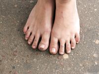 Feet - Julia E - 2011-11-28 Evening barefoot stroll