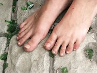 Feet - Julia E - 2011-11-28 Evening barefoot stroll