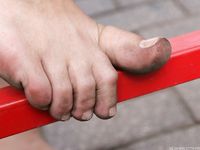 Feet - Julia E - 2011-11-28 Evening barefoot stroll