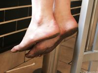 Feet - Julia E - 2011-11-28 Evening barefoot stroll